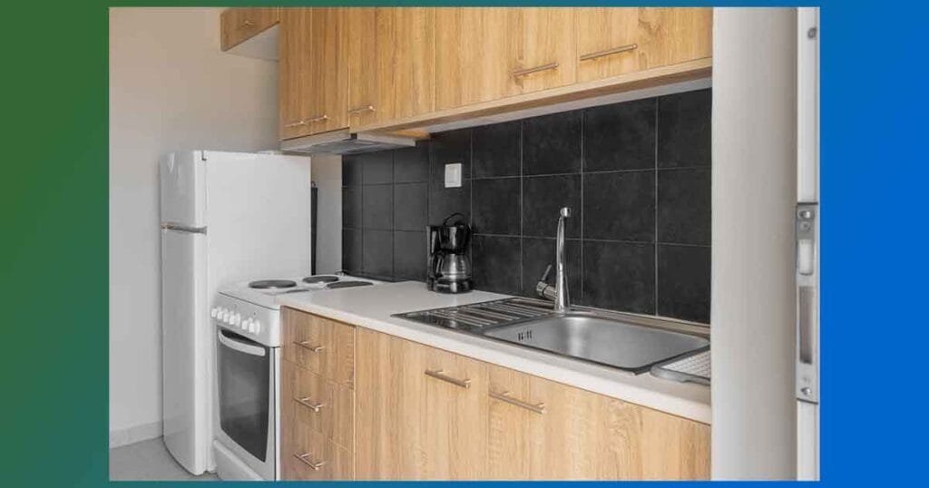 Един от практичните и ефективни избори е малкият, но удобен шкаф с мивка за кухня.