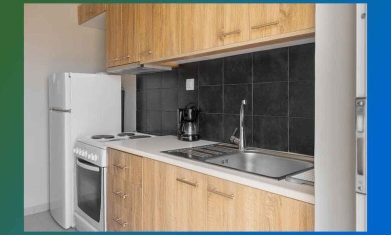 Един от практичните и ефективни избори е малкият, но удобен шкаф с мивка за кухня.